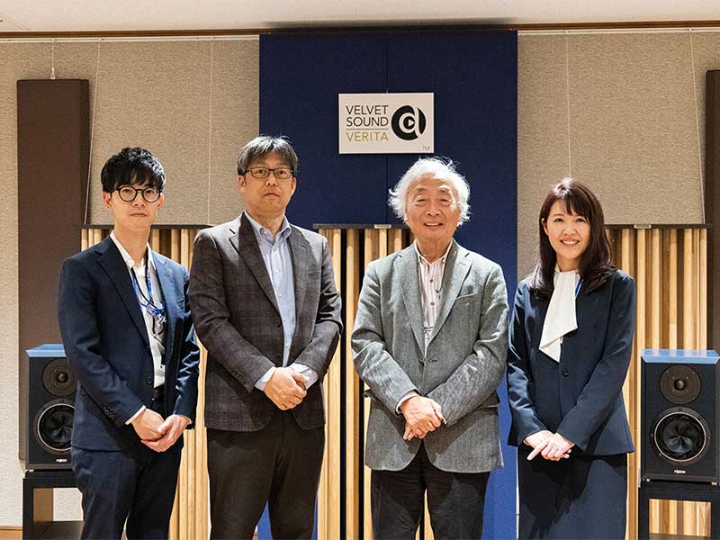 Reiji Asakura and AKM members
